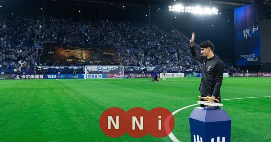 جمهور الهلال يشعل الأجواء احتفالًا بالحارس ياسين بونو في الدقيقة 37