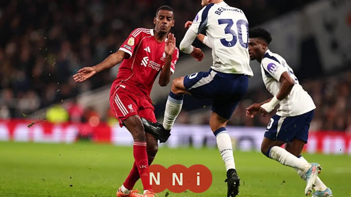 إصابة طويلة تبعد إيزاك عن ليفربول في ظل غياب صلاح المتوقع