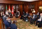 اجتماع ثلاثي بين وزير الخارجية ونظيريه من الجزائر وتونس لبحث الوضع في ليبيا