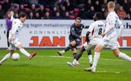 فان بيرسي يمتدح نجم الجزائر أنيس حاج موسى بعد اتباع النصائح وتألقه المذهل