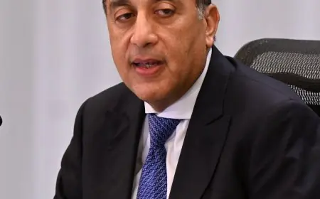 رئيس الوزراء يراقب جهود اللجنة الطبية العليا والاستغاثات بمجلس الوزراء في نوفمبر الماضي