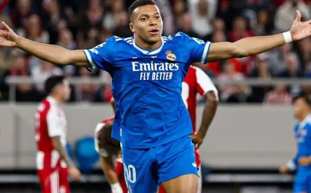 كيليان مبابي يضيء عقدًا من التألق والنجاحات المبهرة