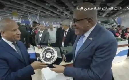 تكريم مميز في إيديكس 2025: رئيس الهيئة العربية للتصنيع يقدم درع تقدير للإعلامي أحمد موسى