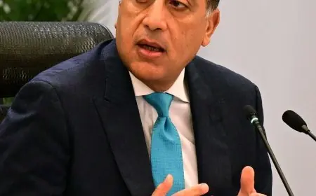 رئيس الوزراء يحقق في تفاصيل حريق سوق الخواجات بالمنصورة ويتابع تطورات الحادث