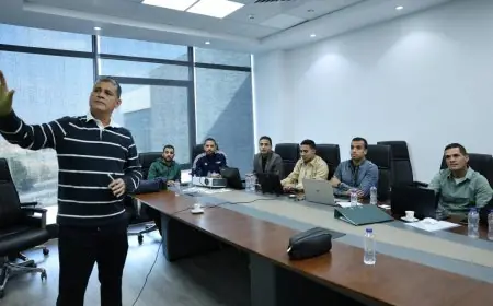 أوسكار رويز يجتمع مع الحكام لتحليل ومراجعة أبرز الحالات الفنية