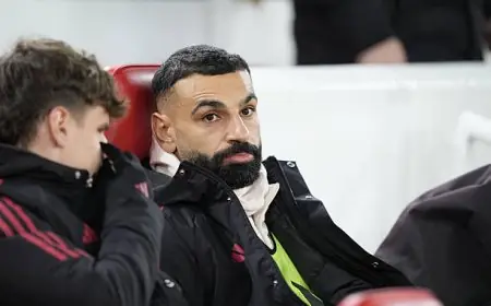 سر جلوس محمد صلاح على دكة البدلاء لليفربول وكشف صادم عن مستقبله