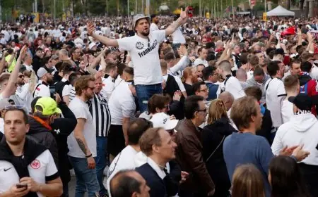 برشلونة يعزز دفاعاته لوقف سيناريو خيانة 2022 أمام فرانكفورت