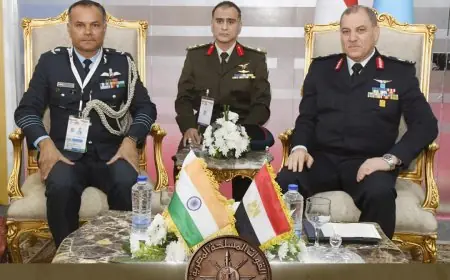 محادثات ثنائية مهمة بين قادة الأفرع الرئيسية وكبار قادة القوات المسلحة في معرض إيديكس 2025