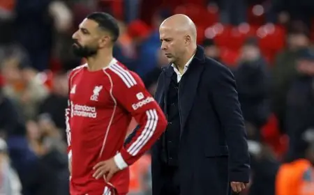 آرني سلوت يكشف عن رغبته في ضم محمد صلاح إلى صفوف ليفربول