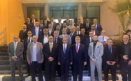 وزير الخارجية يزور الجالية المصرية في قطر لمناقشة احتياجاتهم