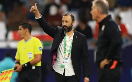 السكتيوي يثني على لاعبي المغرب لصمودهم بعد طرد حمد الله في مواجهة عُمان