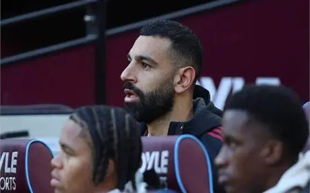 تشكيل ليفربول أمام ليدز يونايتد: مفاجأة تواجد محمد صلاح على مقاعد البدلاء