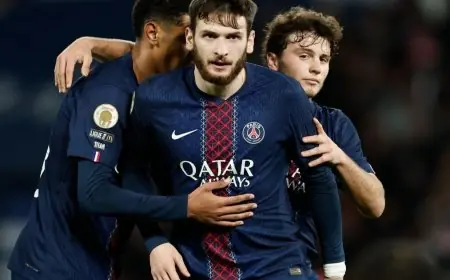 كفاراتسخيليا يتألق ويقود باريس سان جيرمان لاكتساح رين في الدوري الفرنسي