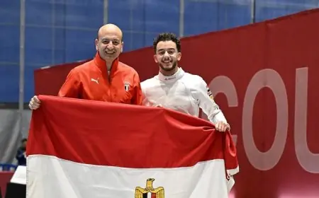 أشرف صبحي يهنيء محمد السيد بفوز تاريخي بذهبية كأس العالم للسلاح