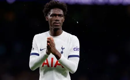 تحقيقات توتنهام في قضية استنشاق بيسوما لغاز الضحك