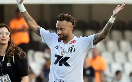 نيمار يتألق ويقود سانتوس للبقاء في الدوري البرازيلي بعد فوزه على كروزيرو