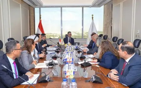 مباحثات هامة بين وزير التموين ورئيس بلومبرج لتحسين البنية التحتية لتخزين الحبوب وتعزيز التعاون