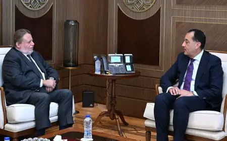 رئيس الوزراء يجتمع مع محافظ البنك المركزي لبحث المستجدات الاقتصادية والملفات الحيوية
