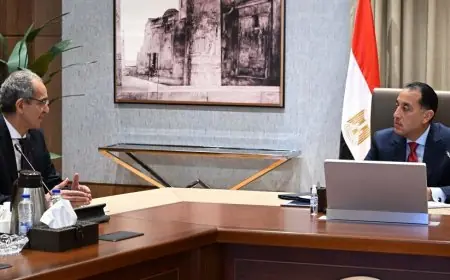 مدبولي يراجع تقدم الأعمال مع وزير الاتصالات في ملفات متنوعة