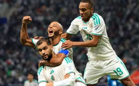الجزائر تتفوق على العراق وتتصدر مجموعتها في كأس العرب بالتأهل لربع النهائي