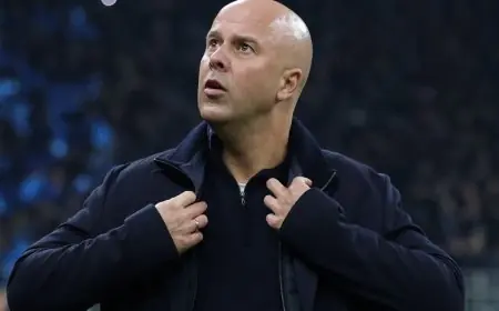 آرني سلوت يتسائل: هل سيقدم محمد صلاح اعتذاراً عن خطأه؟