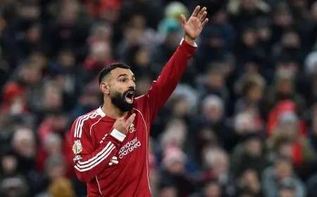 مطالبة أسطورة ليفربول جيرارد لصلاح بالتراجع عن تصريحاته