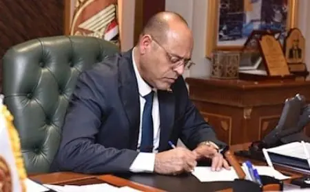 وزير العمل يوزع إعانات مالية تصل إلى 200 ألف جنيه لأسر ضحايا ومصابي العمالة غير المنتظمة