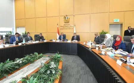 وزير الإسكان ومحافظ قنا يناقشان تعزيز التعاون في ملفات العمل المشترك