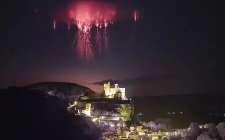 ناسا تفسر الظاهرة العلمية وراء الأضواء الحمراء النادرة التي أضاءت السماء