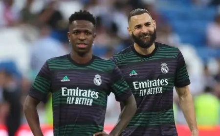 كريم بنزيما يكشف سر التنافس الشديد في ريال مدريد: جميع اللاعبين يطمحون للصدارة