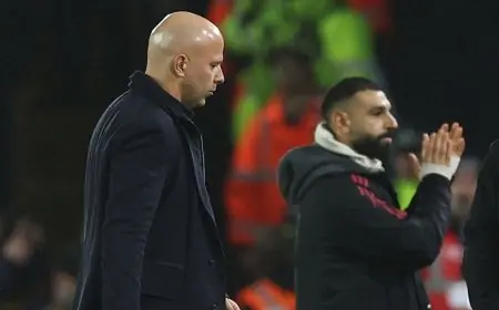 آرني سلوت يحث على بقاء محمد صلاح مع ليفربول