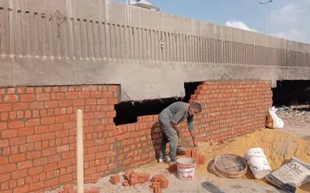 إغلاق الفراغات أسفل الدائري الجنوبي في حي الطالبية بالجيزة لتعزيز الأمان والراحة