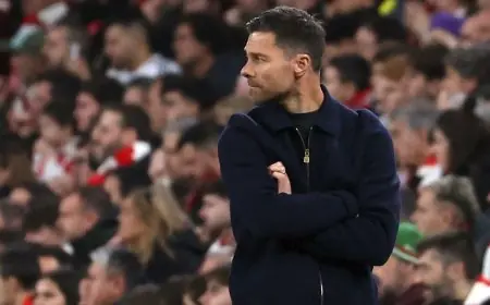 جمهور برشلونة يسخر من تشابي ألونسو ويدعوه للبقاء في ريال مدريد