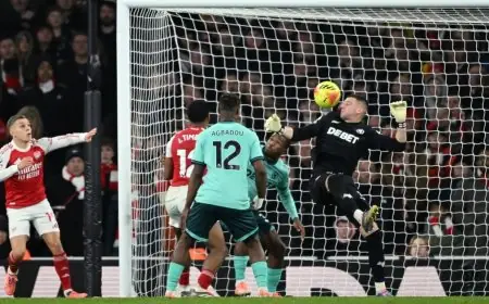 أرسنال يحقق الفوز بفضل النيران الصديقة أمام ولفرهامبتون شرط الحظ
