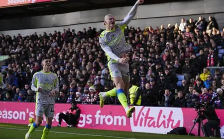 مانشستر سيتي يتألق ويفوز بثنائية على كريستال بالاس في الدوري الإنجليزي