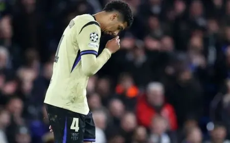 خطوة جريئة من لاعبي برشلونة لحل أزمة رونالد أراوخو