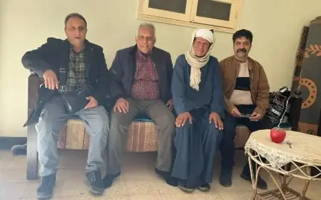 الطلاب اليمنيون يكرمون معلمهم في سوهاج بزيارة مؤثرة بعد مرور 40 عامًا