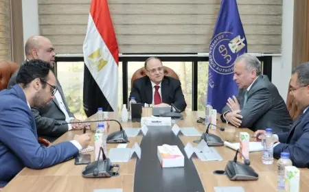 رئيس هيئة الدواء يناقش مع مسؤولي داف تقدم مشروعات التتبع الدوائي والتحول الرقمي