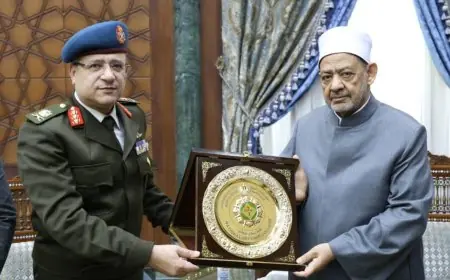 شيخ الأزهر يلتقي مدير كلية الدفاع الوطني لتعزيز التعاون المشترك وزيادة التفاهم