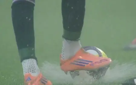 الأمطار الغزيرة تؤجل الشوط الثاني في مواجهة نارية بين السعودية والإمارات بكأس العرب