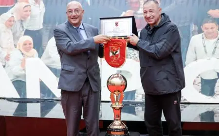 الخطيب يكرّم رئيس نادي سبورتنج في احتفالية سيدات سلة الأهلي المميزة