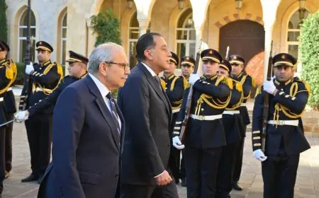 استقبال رسمي حافل لرئيس الوزراء في السراي الحكومي ببيروت عند وصوله