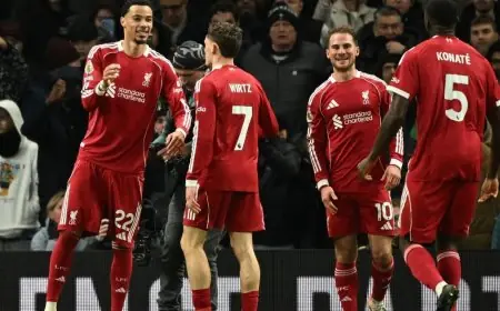 تغييرات سلوت تقود ليفربول لانتصار مشوق أمام توتنهام بتسعة لاعبين بغياب صلاح