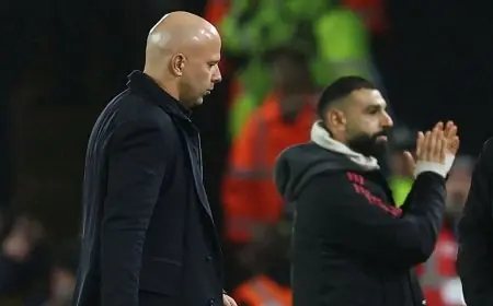 التصالح مع محمد صلاح ضمن 4 حلول ليفربول لتعويض غياب إيزاك