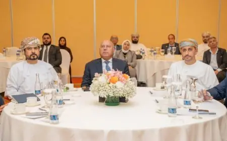 كامل الوزير يؤكد أهمية ربط ميناء صحار بالسخنة لتسهيل حركة نقل الخامات والبضائع