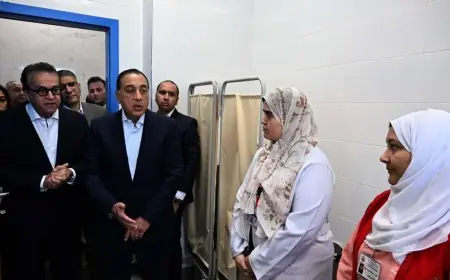 رئيس الوزراء يتفقد مركز طب الأسرة بالفهميين خلال جولته بمشروعات حياة كريمة في قرى الصف بالجيزة