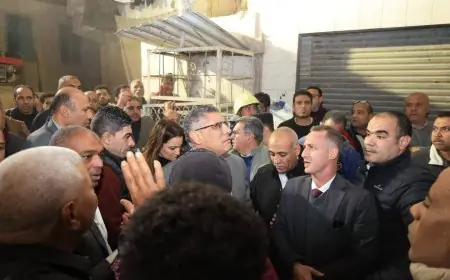 محافظ الجيزة يزور مصابي انهيار عقار بإمبابة للاطمئنان على صحتهم