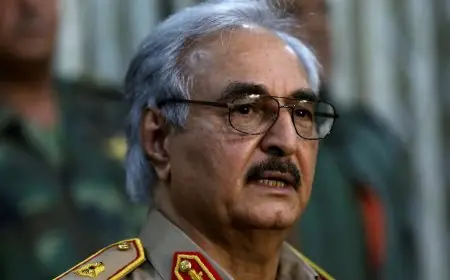 حفتر يودع رئيس أركان المجلس الليبي ومرافقيه بعد تحطم طائرتهم في تركيا