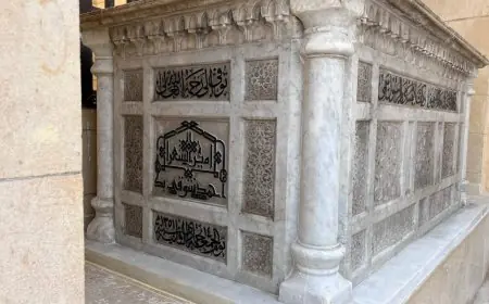 شاهد بالصور إعادة دفن رفاة أمير الشعراء أحمد شوقي في مقابر تحيا مصر للخالدين