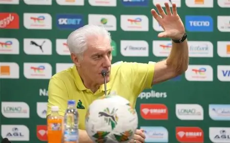 مدرب جنوب أفريقيا يشيد بقوة منتخب مصر وتألّق لاعبيه الرائعين